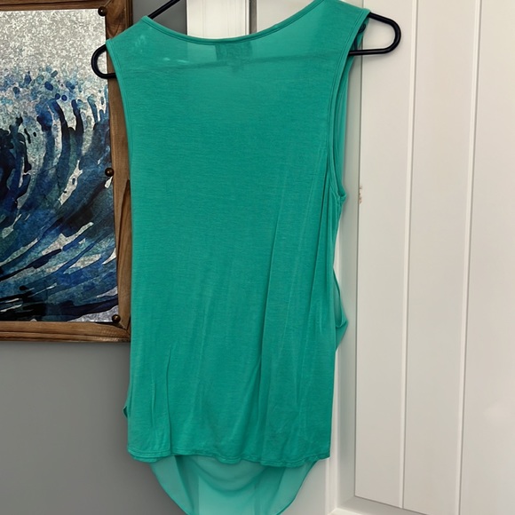 Size medium turquoise top - Picture 2 of 2